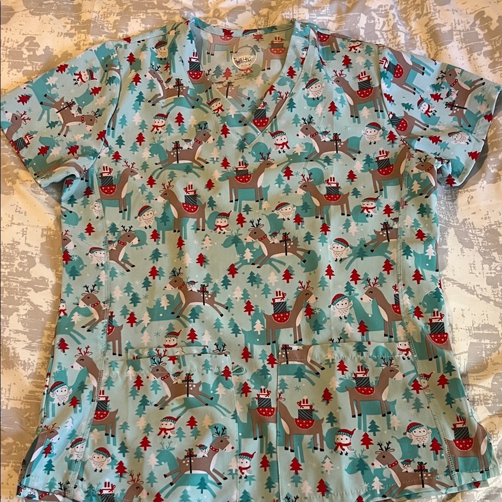 Women’s Scrub Christmas Top with Reindeer and Trees Size Small